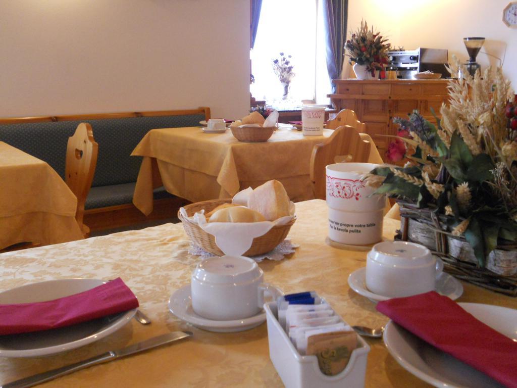 Residence Garni Manuela Cavalese Buitenkant foto